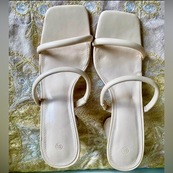 Beige slides chunky heel like new - Picture 4 of 10